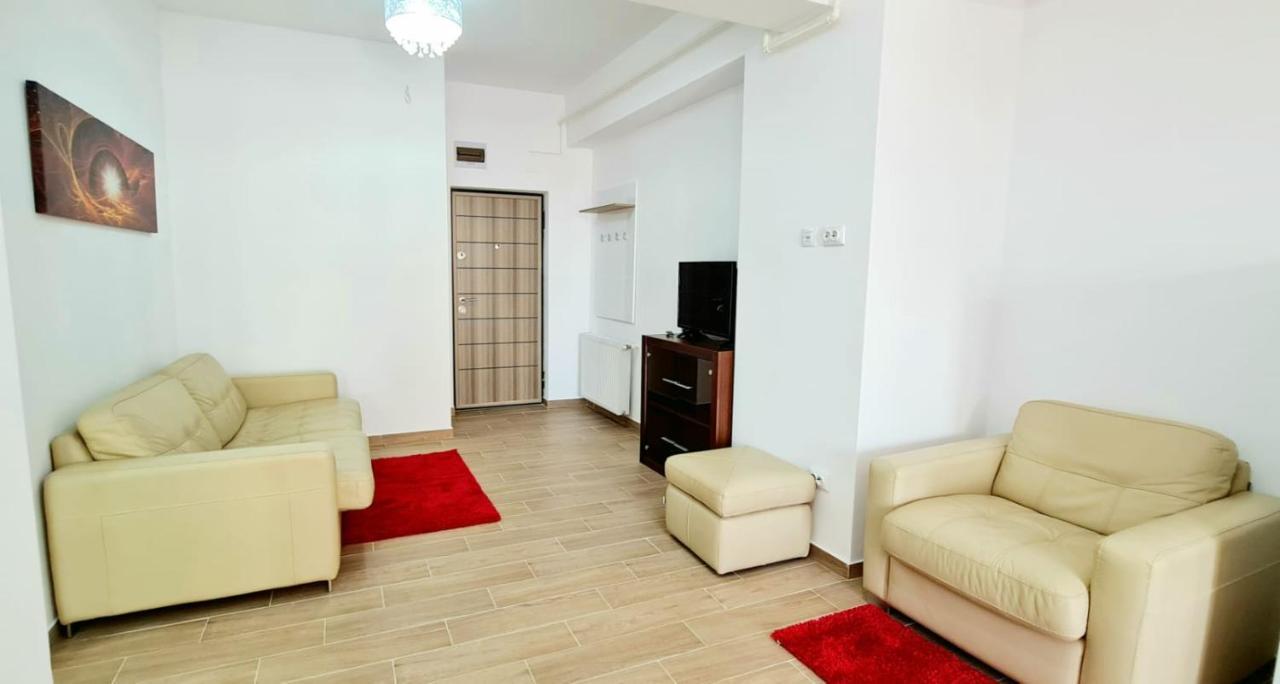 Red Accommodation Near Palas Mall Iasi Exterior photo
