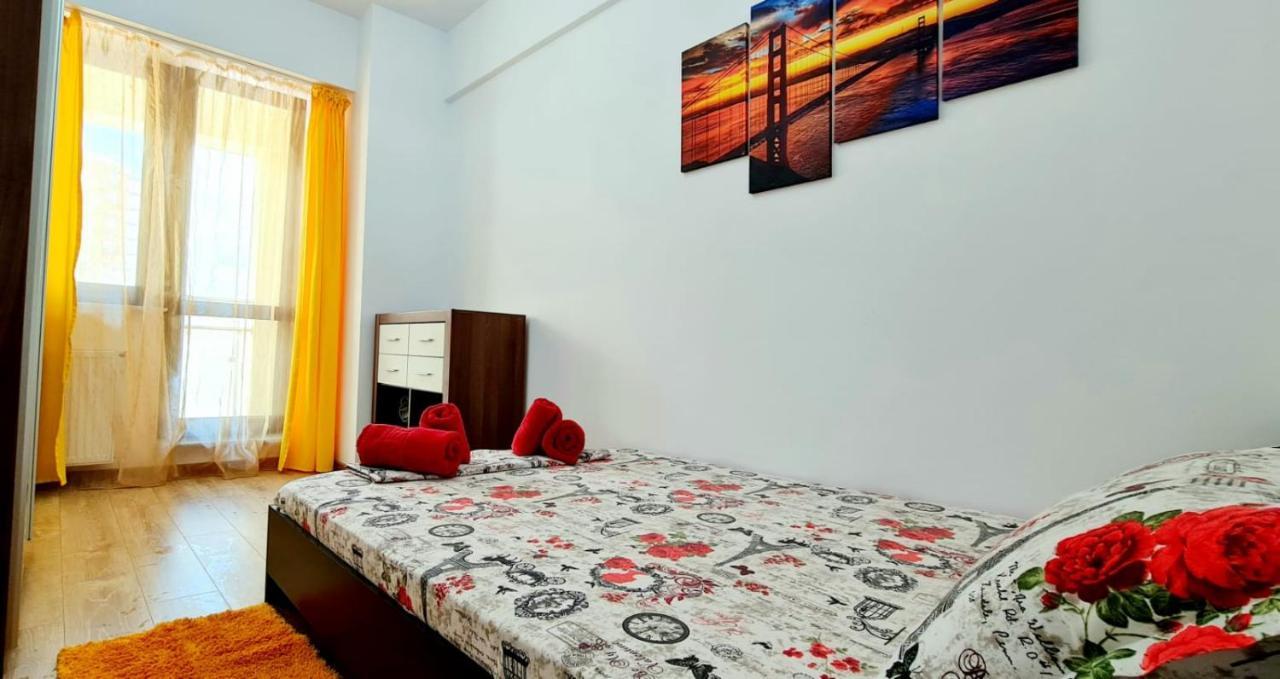 Red Accommodation Near Palas Mall Iasi Exterior photo